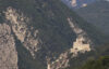 Paysage de montagne et vallée boisée de l'arrière-pays des Alpes-de-Haute-Provence, près du village d'Annot